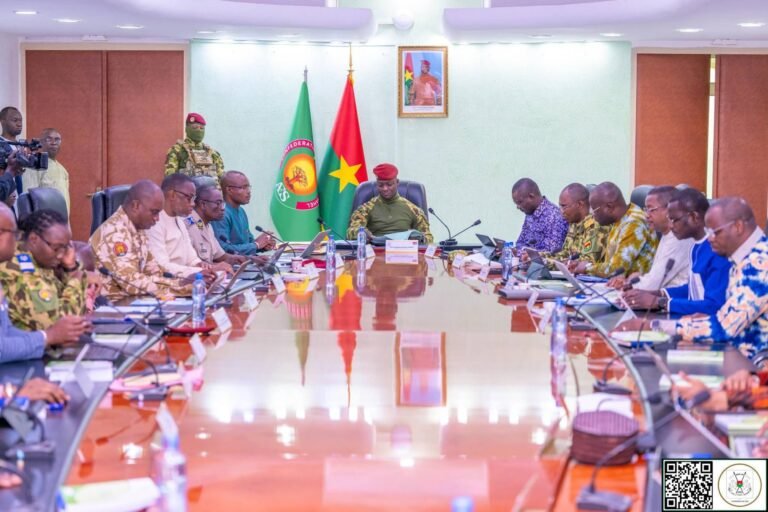 بوركينا فاسو تحلّ جميع الأحزاب السياسية بمرسوم عسكري